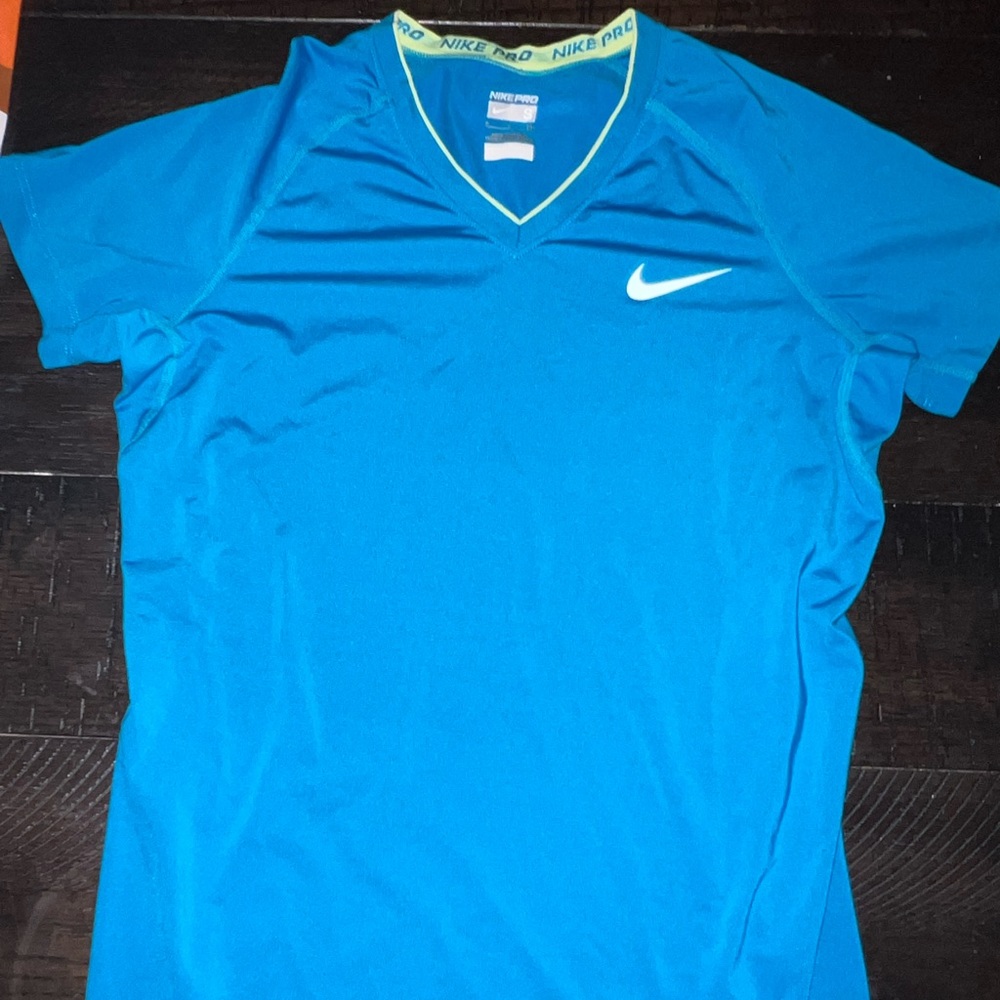 Nike workout tee